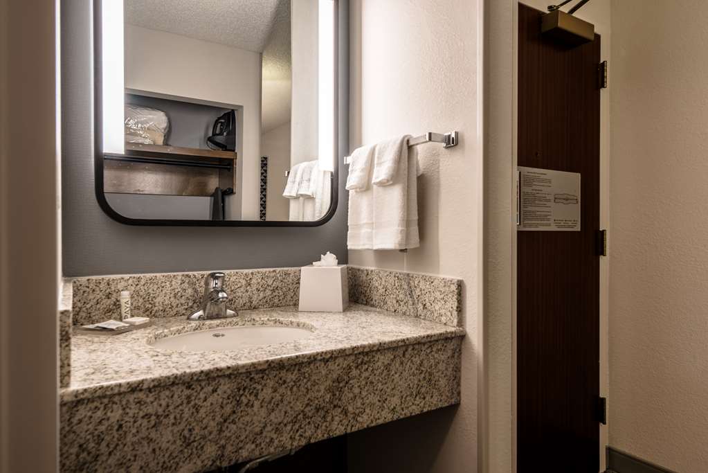 SS DALLAS RICHARDSON-guestroom-Guest Room,On-Site.jpg