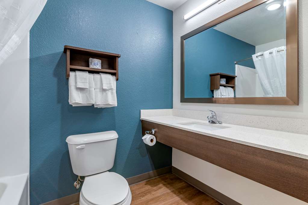 WOODSPRING SUITES BRUNSWICK-guestroom-Guest Room,Bathroom,On-Site.jpg