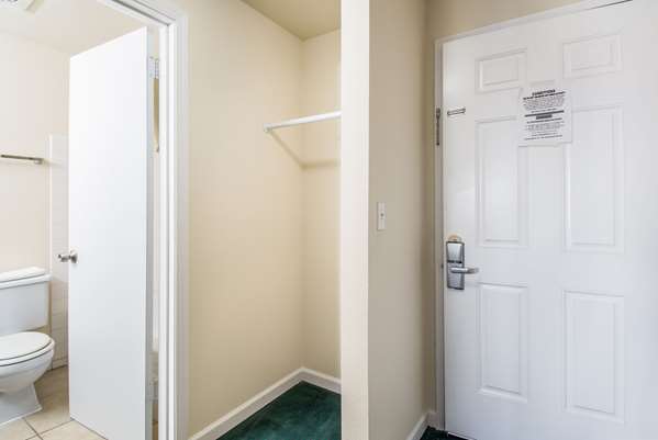  - Rodeway Inn Yakima - I-82, Exit 31