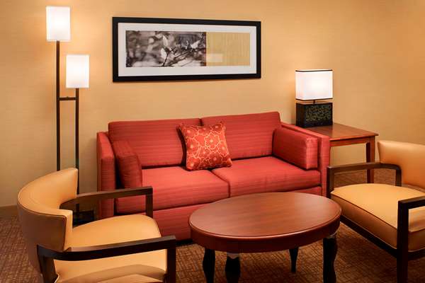  - Sonesta Select Hotel Auburn Hills - I-75, Exit 79