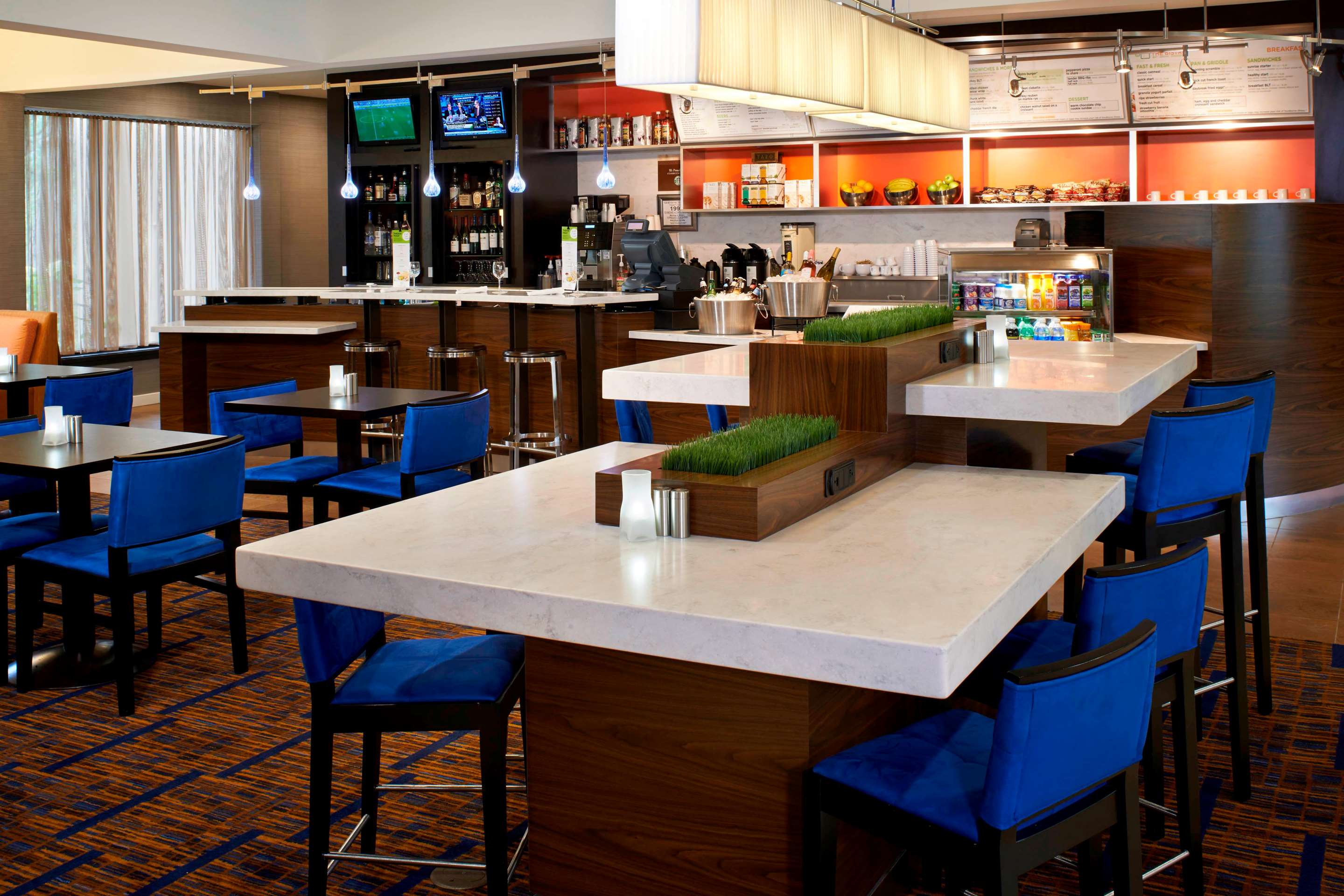Communal table | Sonesta Select Detroit Auburn Hills