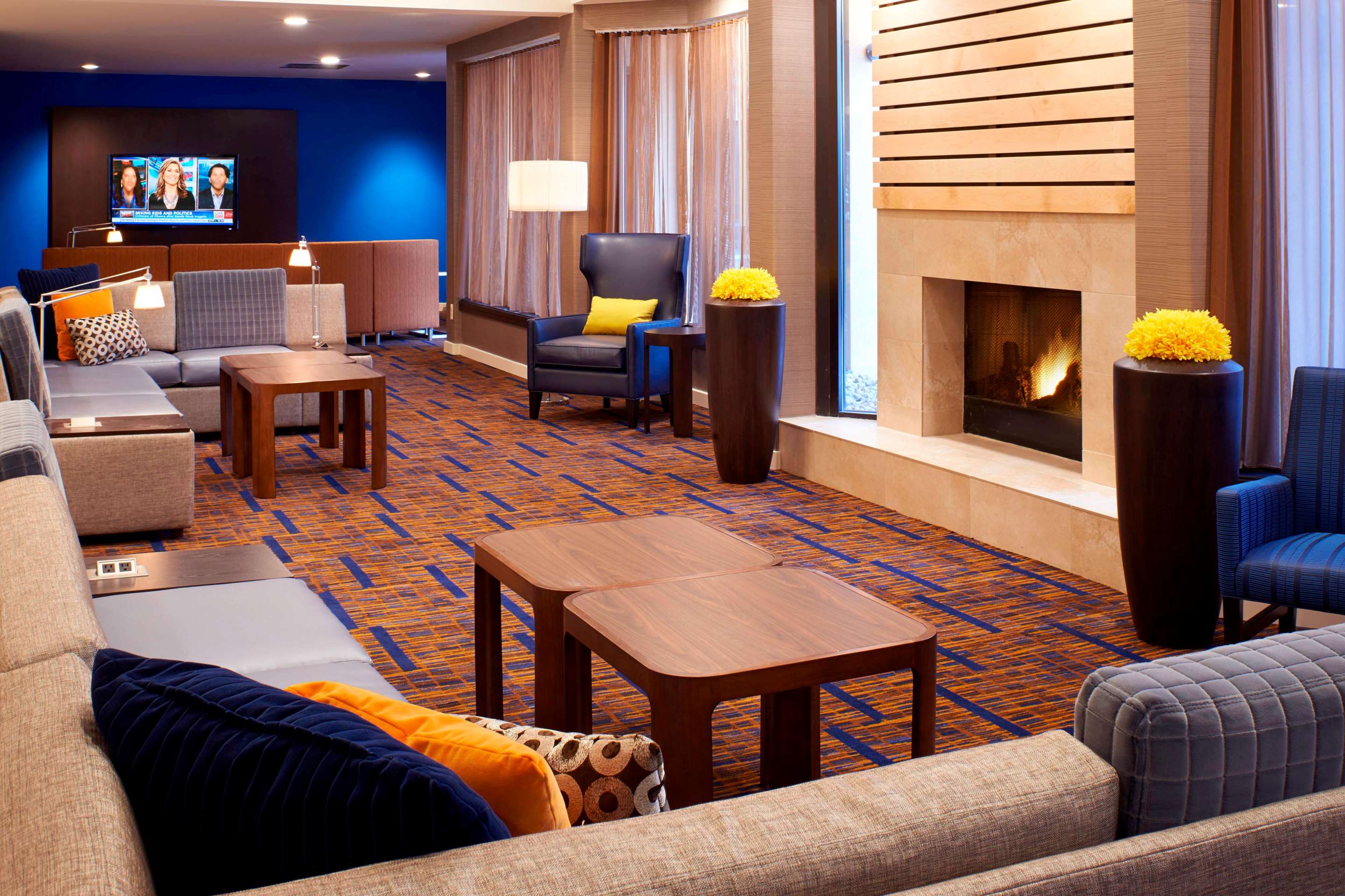 Lobby seating area | Sonesta Select Detroit Auburn Hills
