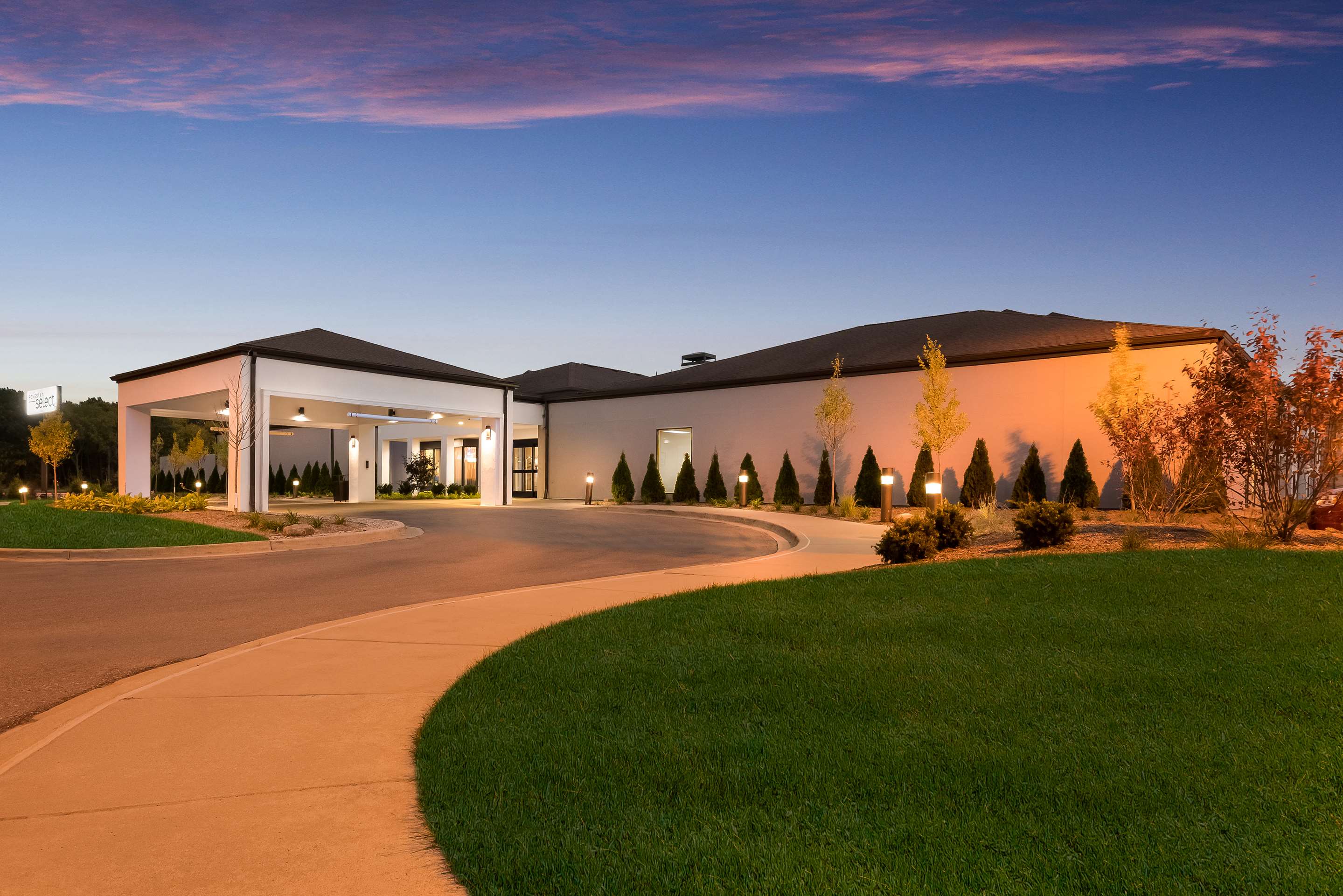 Exterior Twilight | Sonesta Select Detroit Auburn Hills