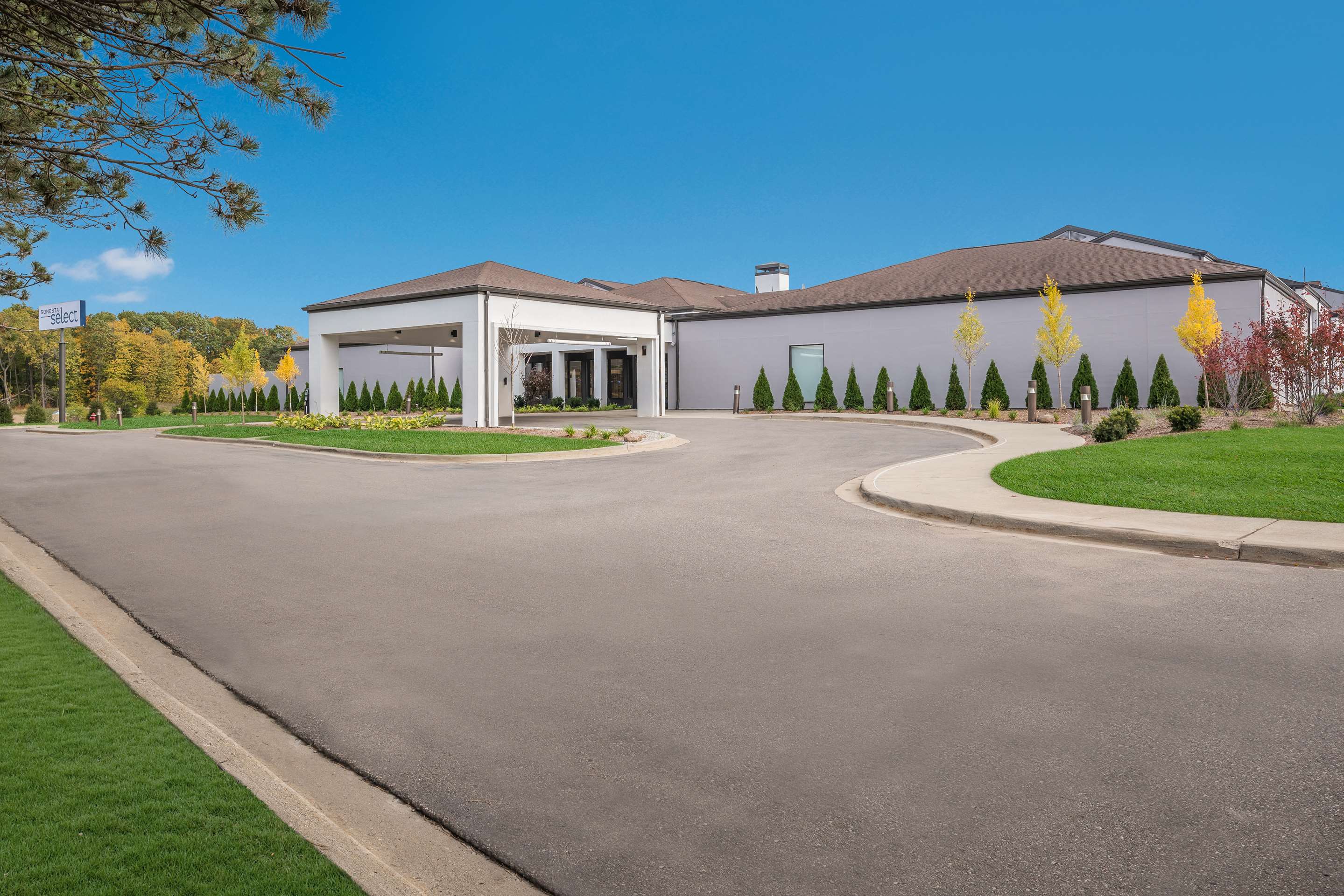 Exterior Daytime | Sonesta Select Detroit Auburn Hills