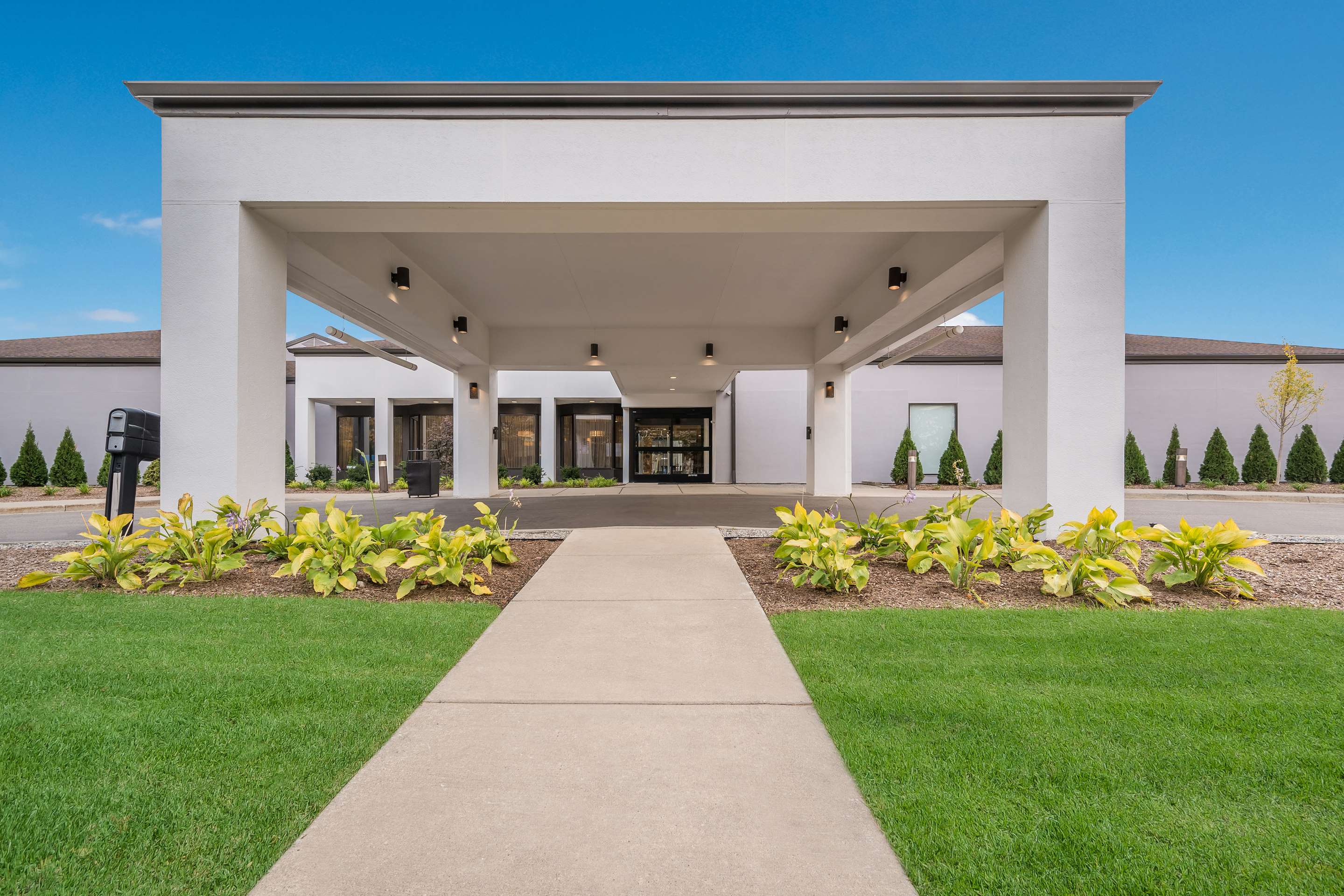 Exterior Daytime | Sonesta Select Detroit Auburn Hills