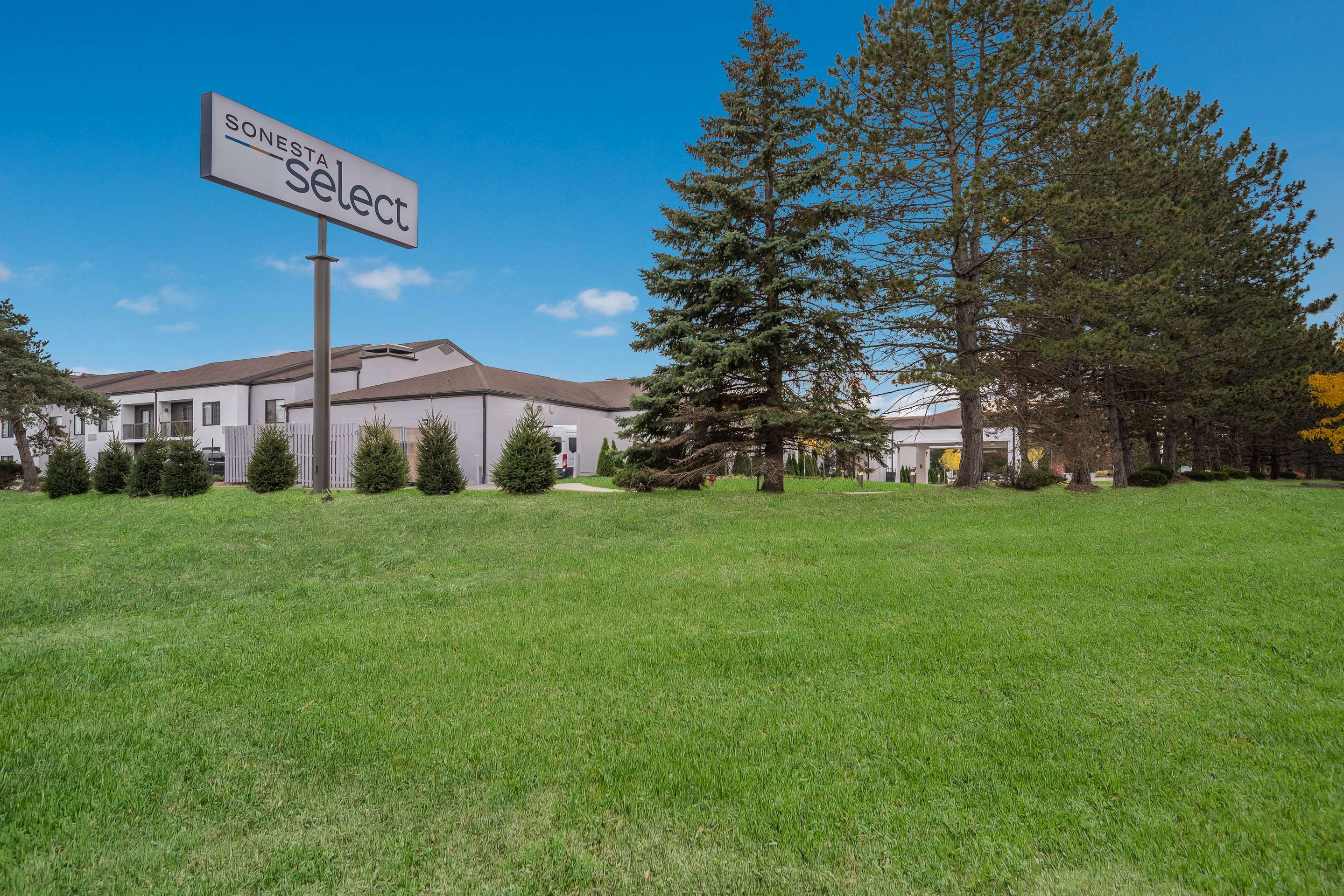 Exterior Daytime | Sonesta Select Detroit Auburn Hills