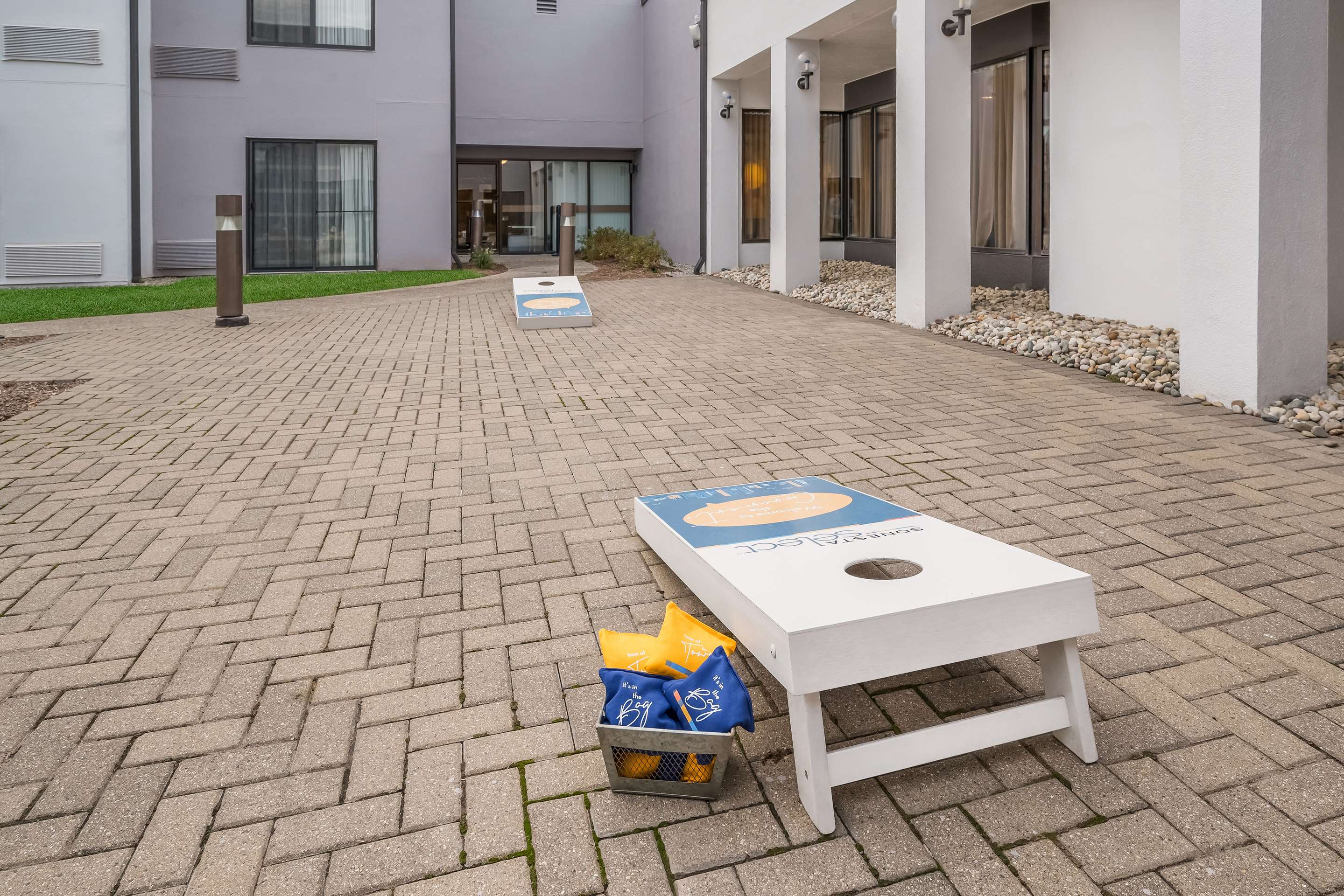 Exterior Patio Corn Hole | Sonesta Select Detroit Auburn Hills