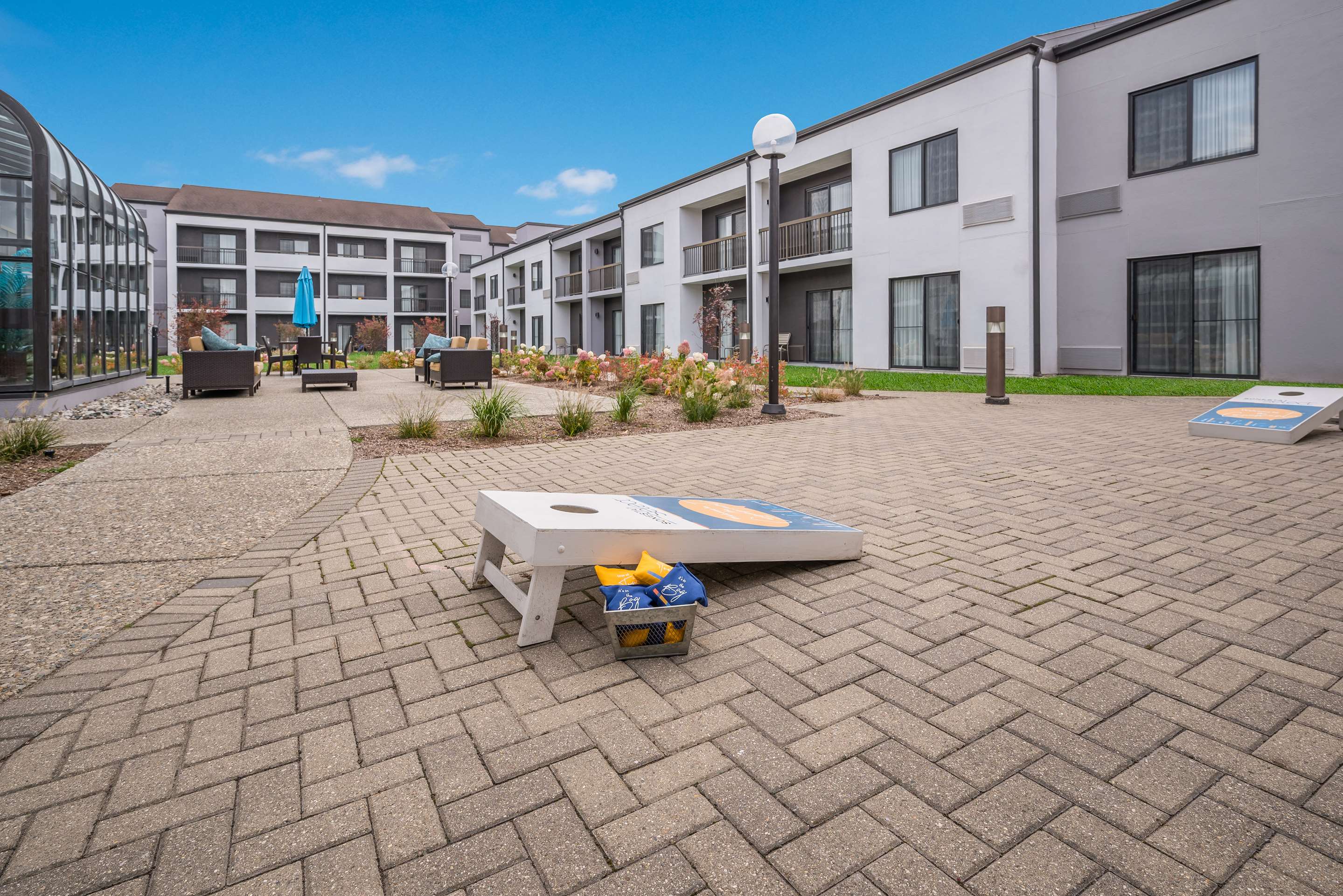 Exterior Patio Corn Hole 2 | Sonesta Select Detroit Auburn Hills