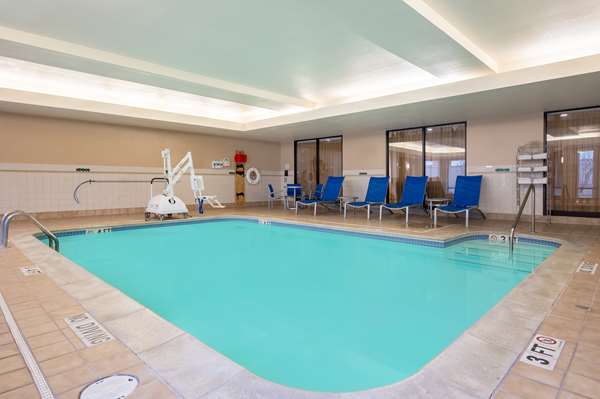 Pool - Sonesta Select Hotel Novi - I-96, Exit 162