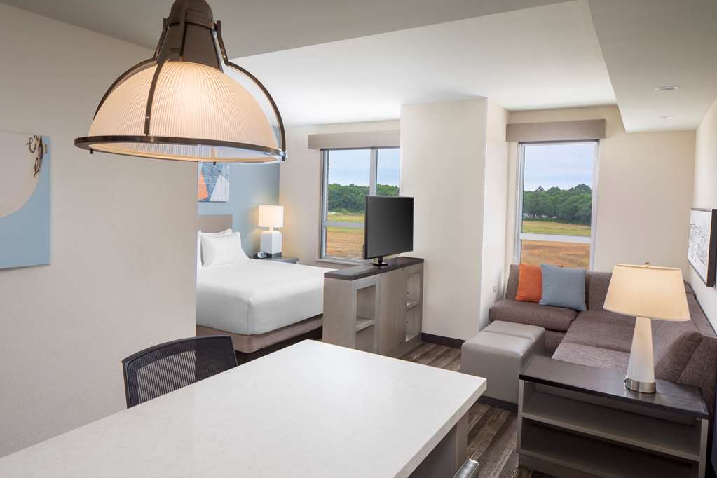 HYATT HOUSE TALLAHASSEE CAPITOL UNI-guestroom-Guest Room,On-Site.jpg