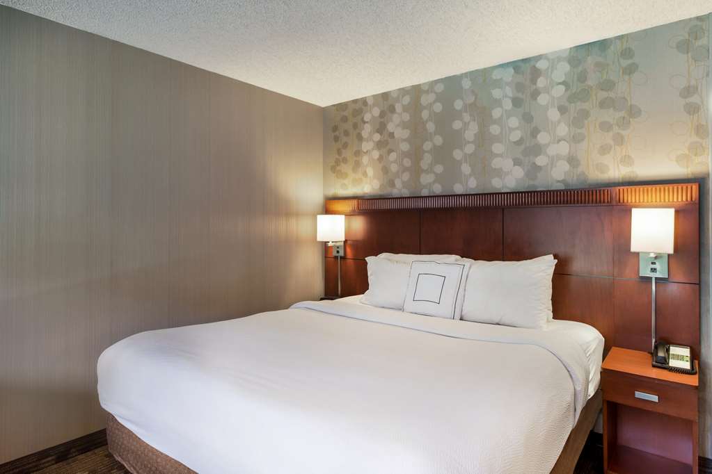 Sonesta Select Huntington-guestroom-Guest Room,Suite,On-Site.jpg