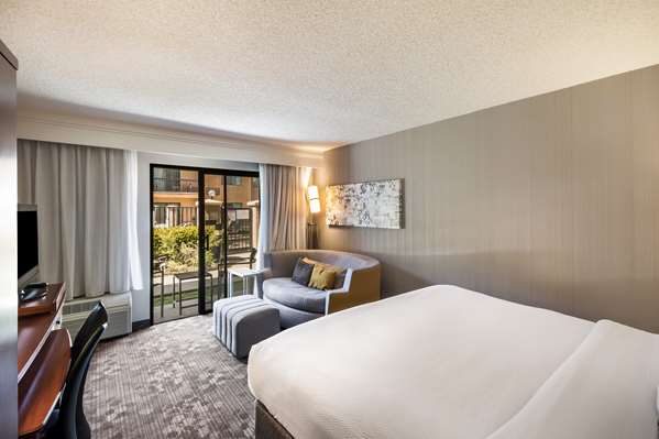  - Sonesta Select Hotel Fountain Valley - I-405, Exit 14