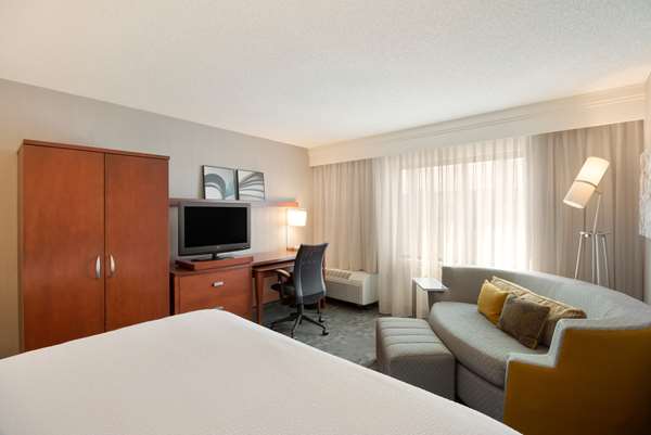Suite - Sonesta Select Hotel Fountain Valley - I-405, Exit 14
