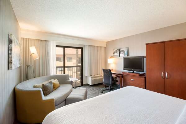  - Sonesta Select Hotel Fountain Valley - I-405, Exit 14