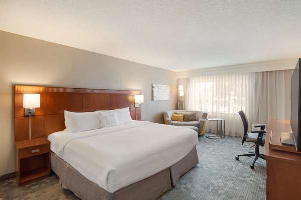  - Sonesta Select Hotel Fountain Valley - I-405, Exit 14