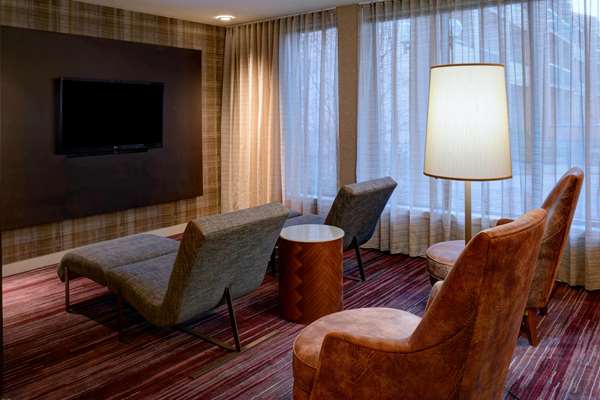  - Sonesta Select Hotel Airport Kansas City - I-29, Exit 10