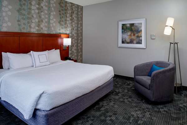 Suite - Sonesta Select Hotel Airport Kansas City - I-29, Exit 10