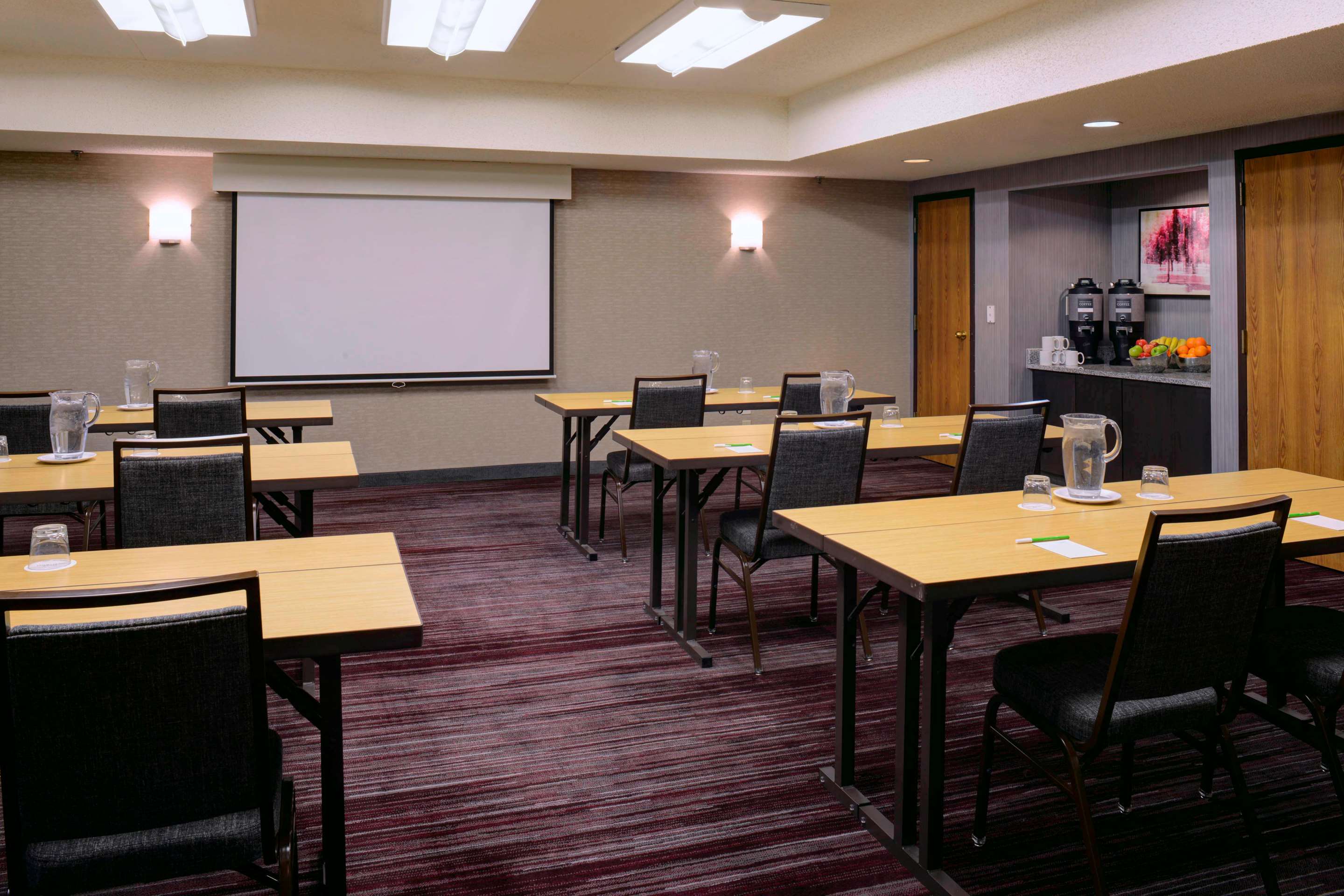 Meeting room B classroom setup