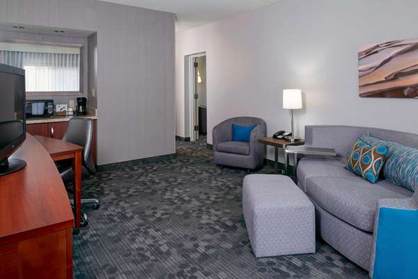 Suite - Sonesta Select Hotel Airport Kansas City - I-29, Exit 10