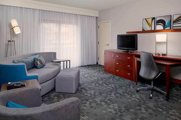 Suite - Sonesta Select Hotel Airport Kansas City - I-29, Exit 10