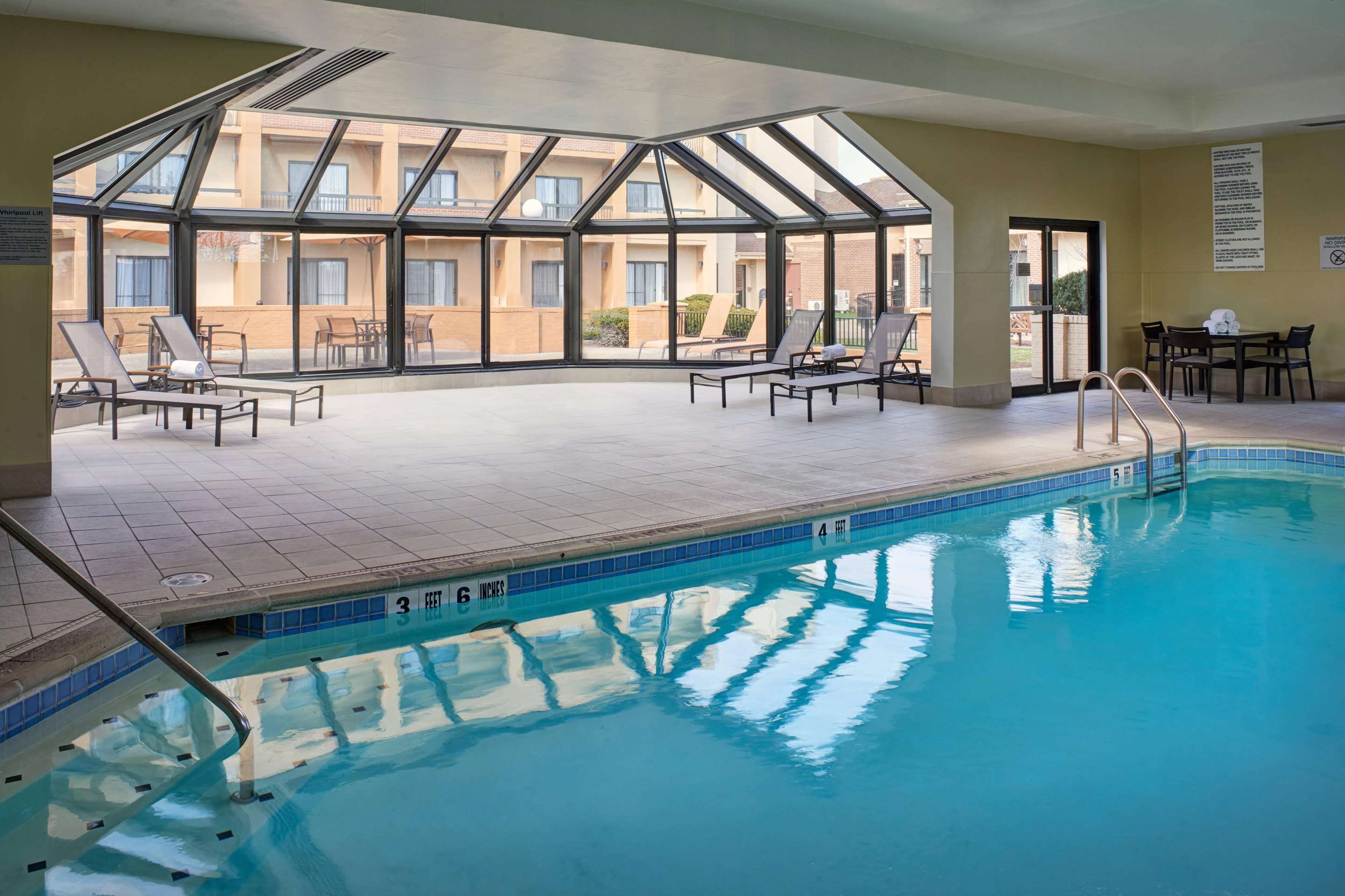 Swimming Pool | Sonesta Select Indianapolis Carmel