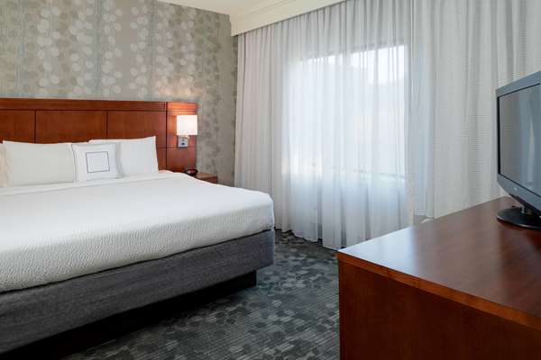 Suite - Sonesta Select Hotel South Overland Park Kansas City