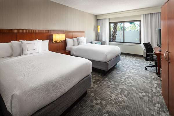  - Sonesta Select Hotel Laguna Hills - I-5, Exit 92