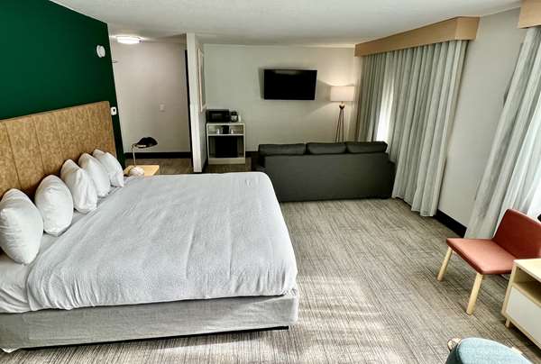 Suite - Best Western Portland West Beaverton Hotel