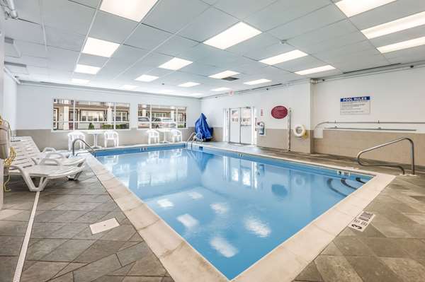 Pool - Quality Inn Poughkeepsie