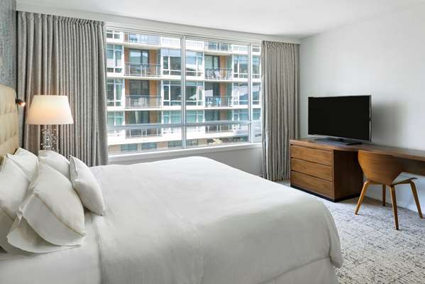  - Hilton Hotel Downtown Vancouver