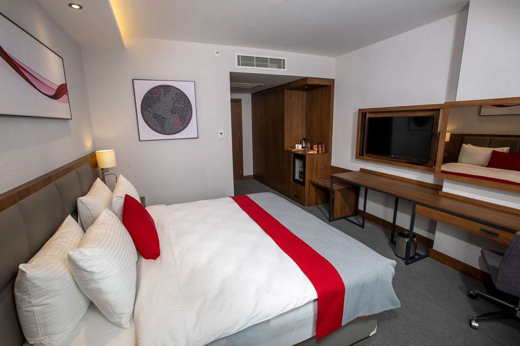 RAMADA BY WYNDHAM IZMIR ALIAGA-guestroom-Guest Room,On-Site.jpg