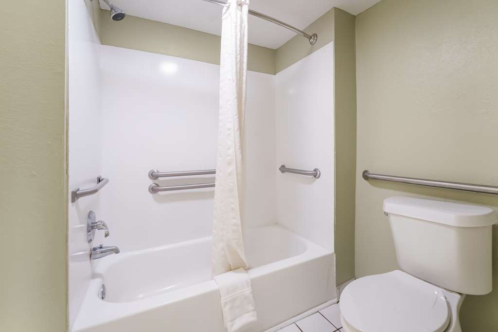 SureStay by Best Western Columbus Downtown-guestroom-Guest Room,Bathroom,On-Site.jpg