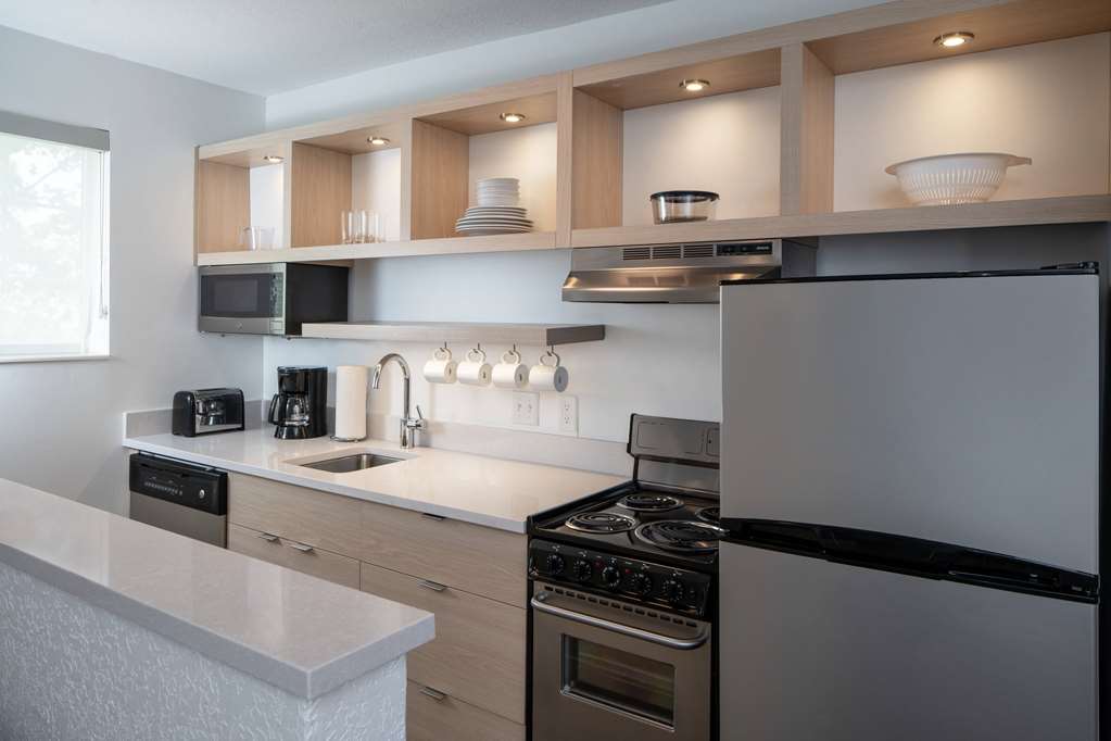 SONESTA SIMPLY SUITES FALLS CH-guestroom-Guest Room,Guest Room Amenity,Kitchen/Kitchenette,Suite,On-Site.jpg