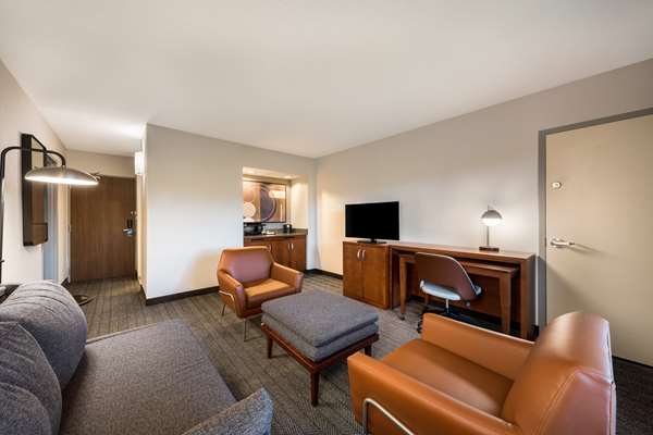 Suite - Sonesta Select Hotel Airport San Jose