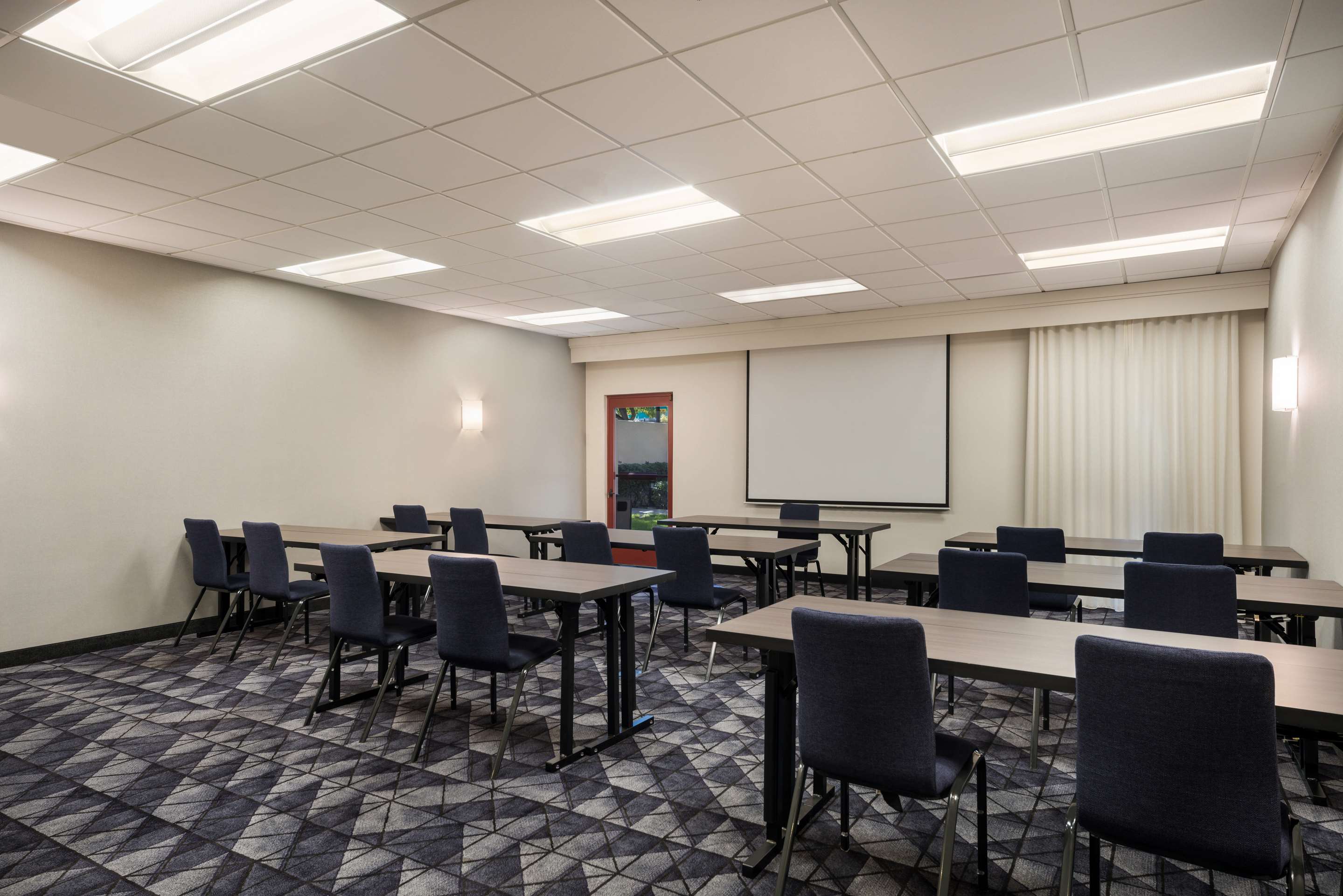 SEL SanJoseAirport Meetings Classroom