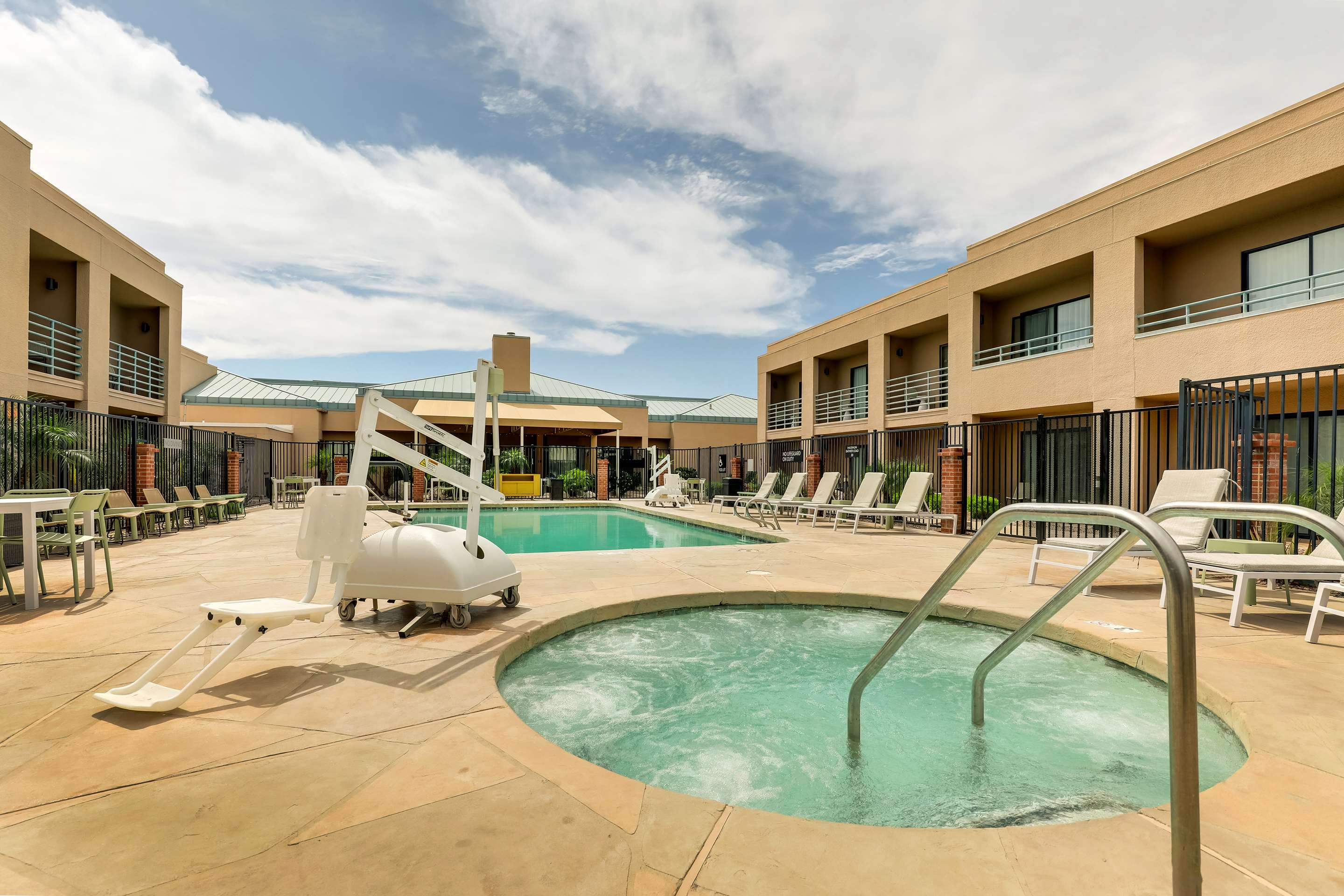Outdoor Pool & Hot Tub