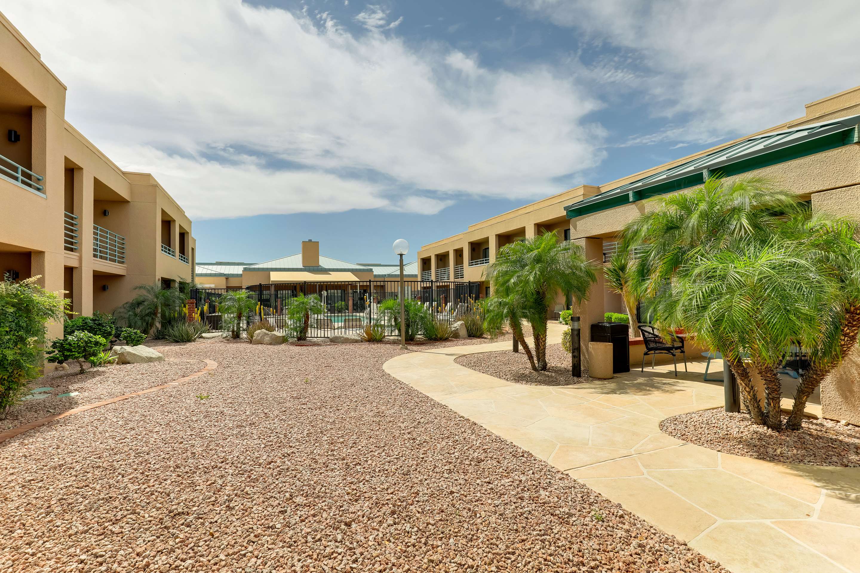 Exterior Outdoor Courtyard 3 | Sonesta Select Scottsdale at Mayo Clinic Campus