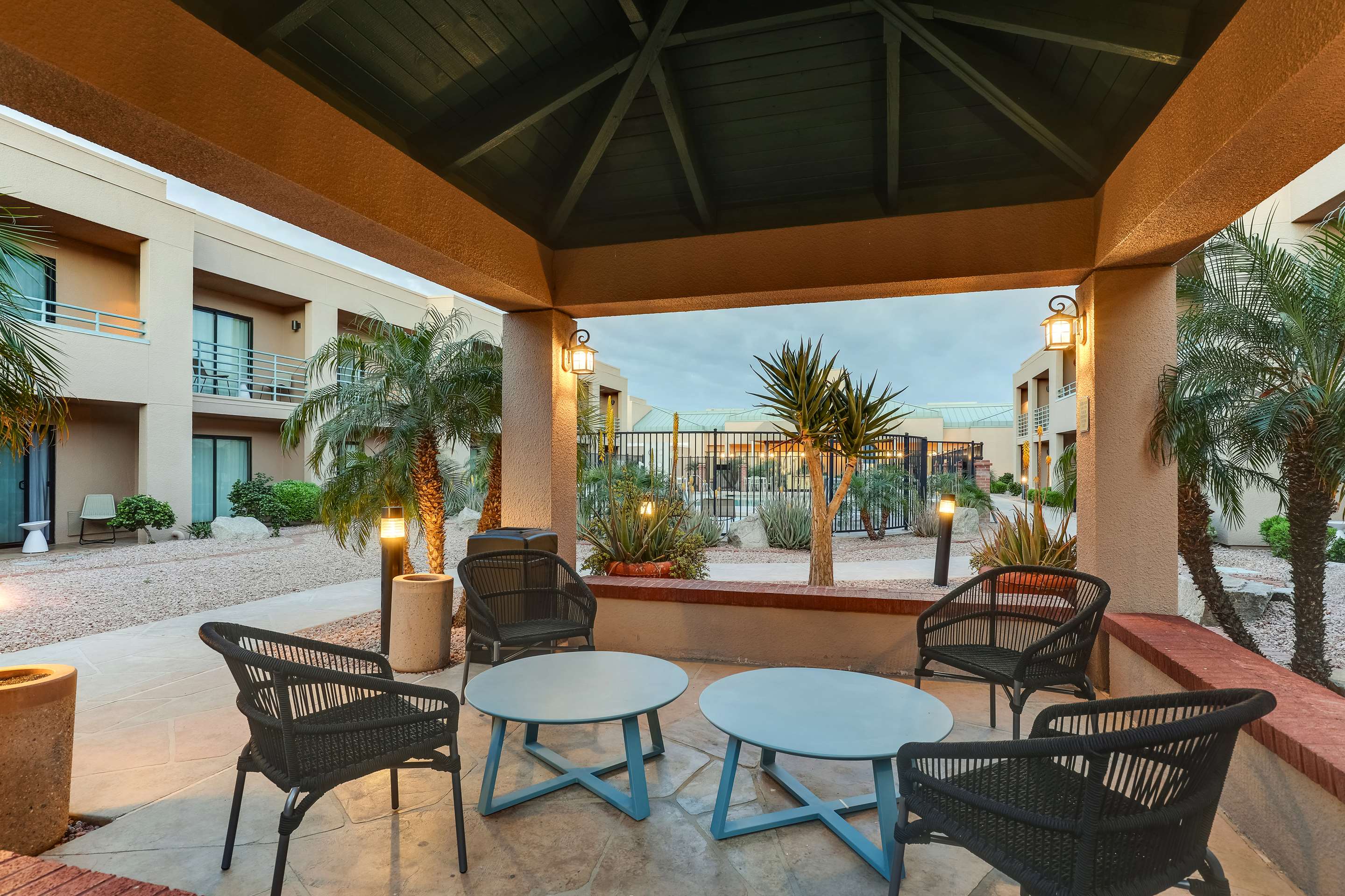 Exterior Outdoor Patio | Sonesta Select Scottsdale at Mayo Clinic Campus