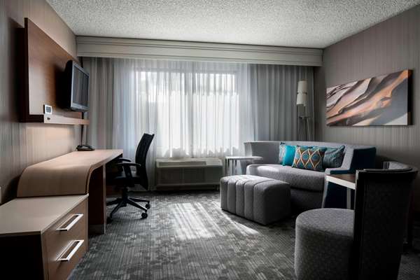 Suite - Sonesta Select Hotel Downtown Tempe