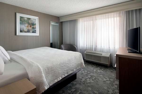 Suite - Sonesta Select Hotel Downtown Tempe