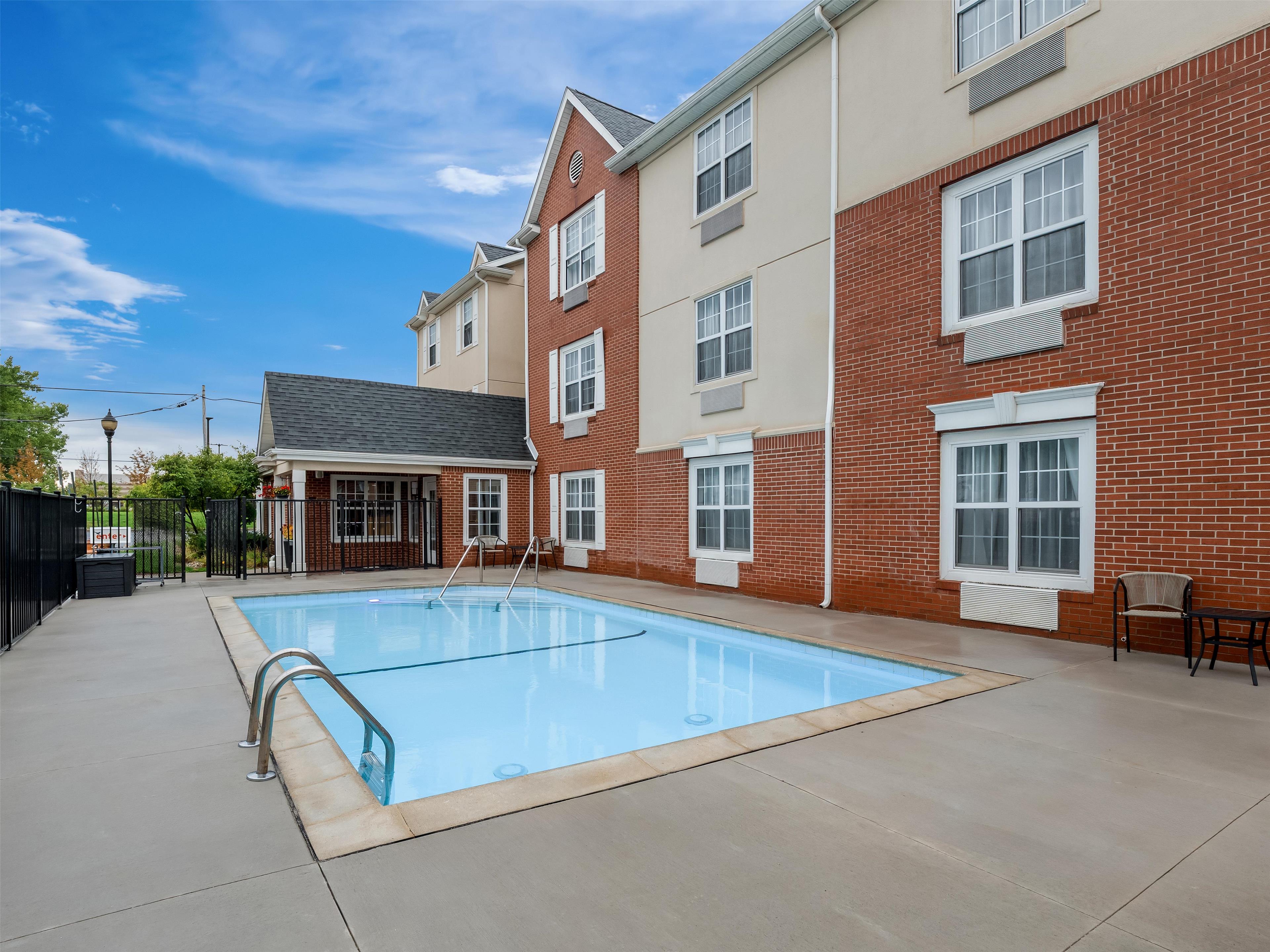 Outdoor Pool | Sonesta Simply Suites Detroit Novi