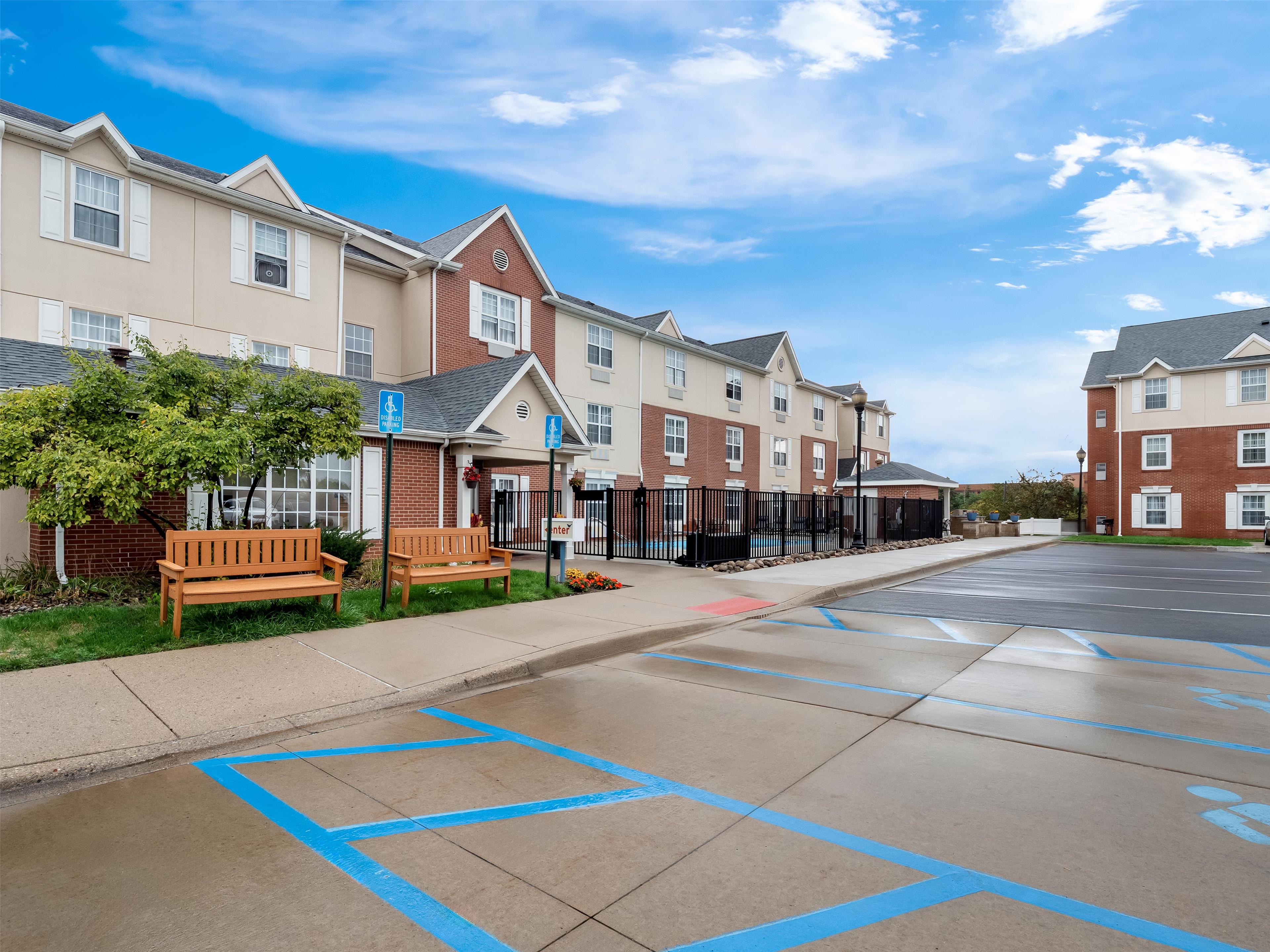 Exterior | Sonesta Simply Suites Detroit Novi