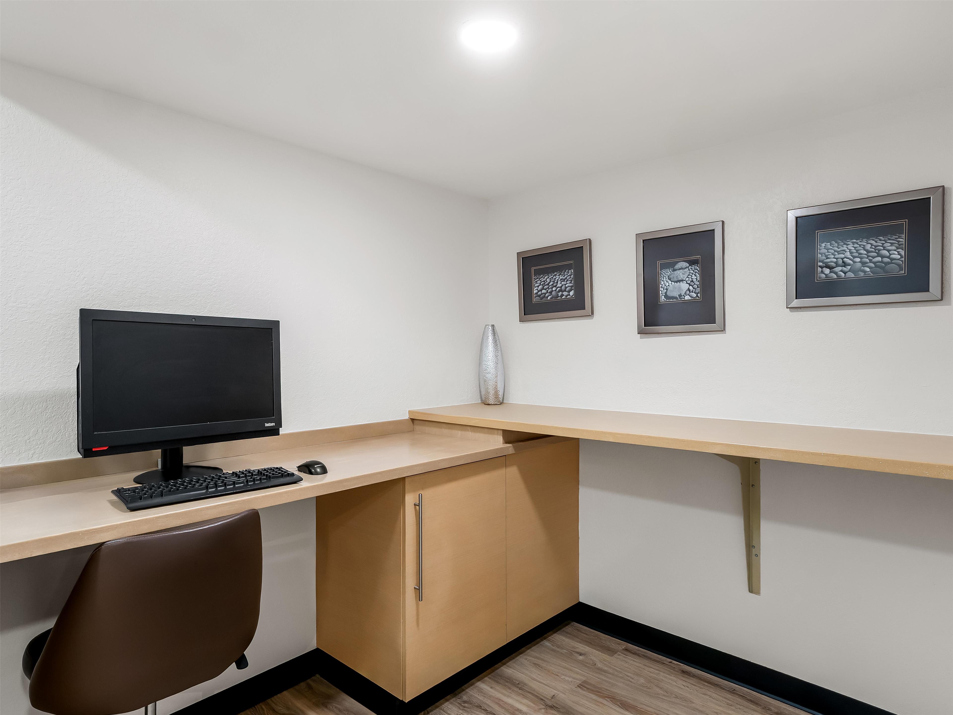 Business Center | Sonesta Simply Suites Detroit Novi