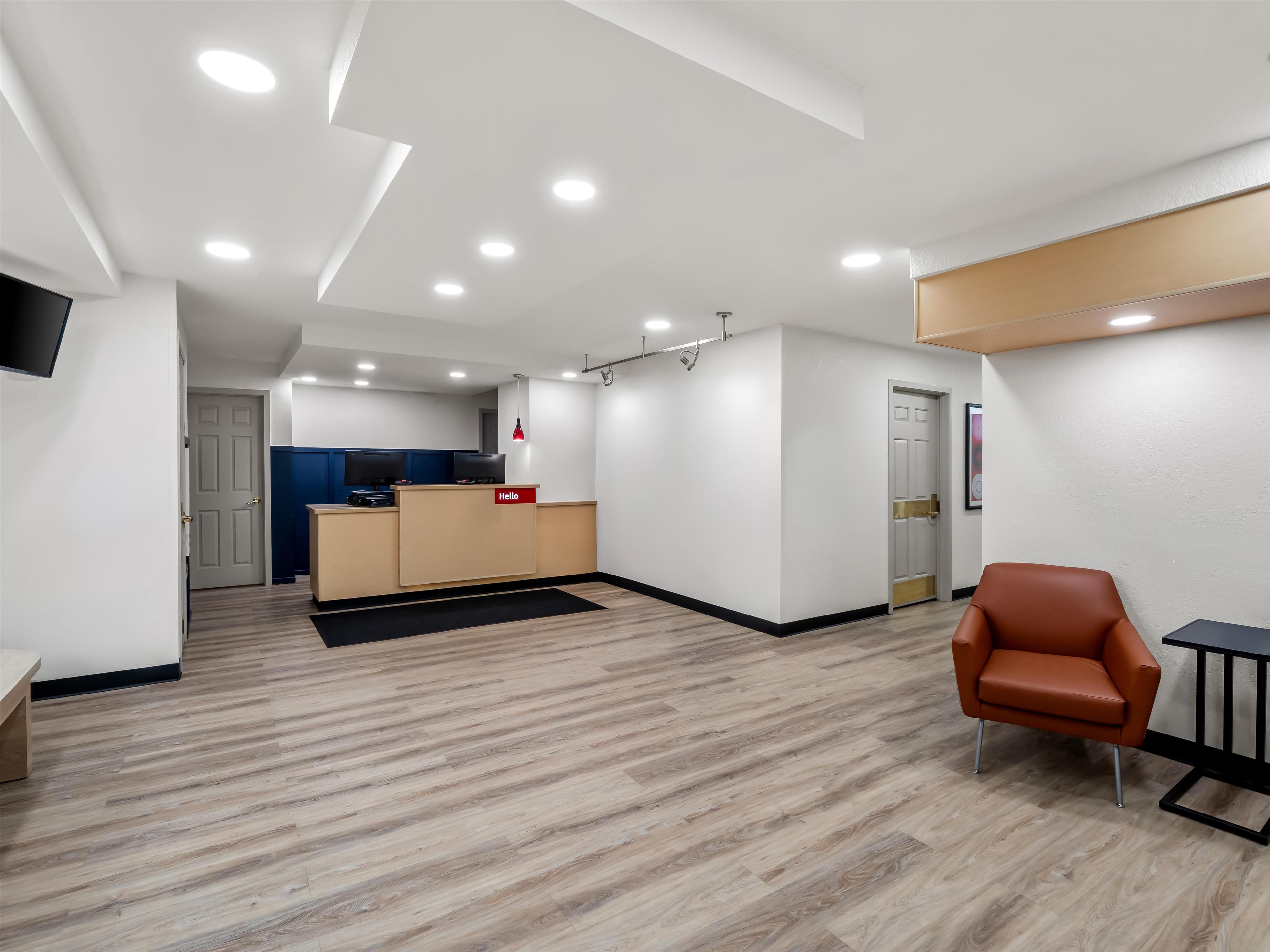 Lobby / Reception | Sonesta Simply Suites Detroit Novi