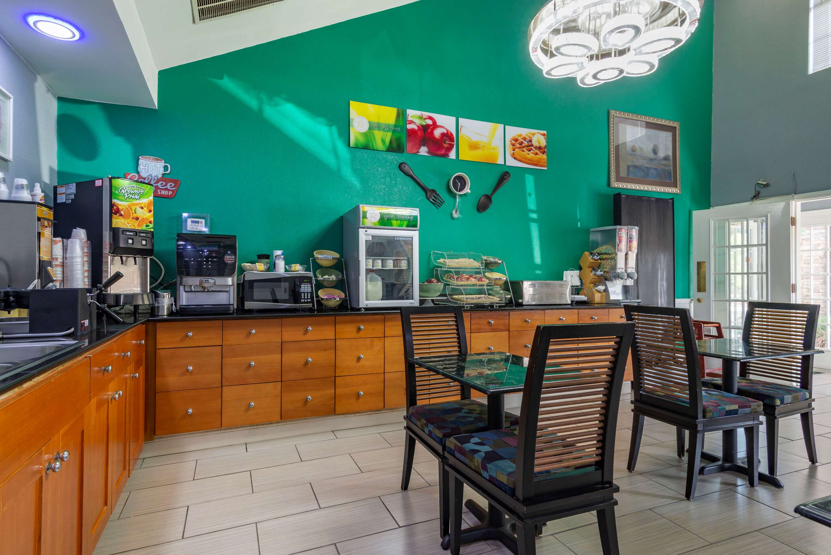 Breakfast area
