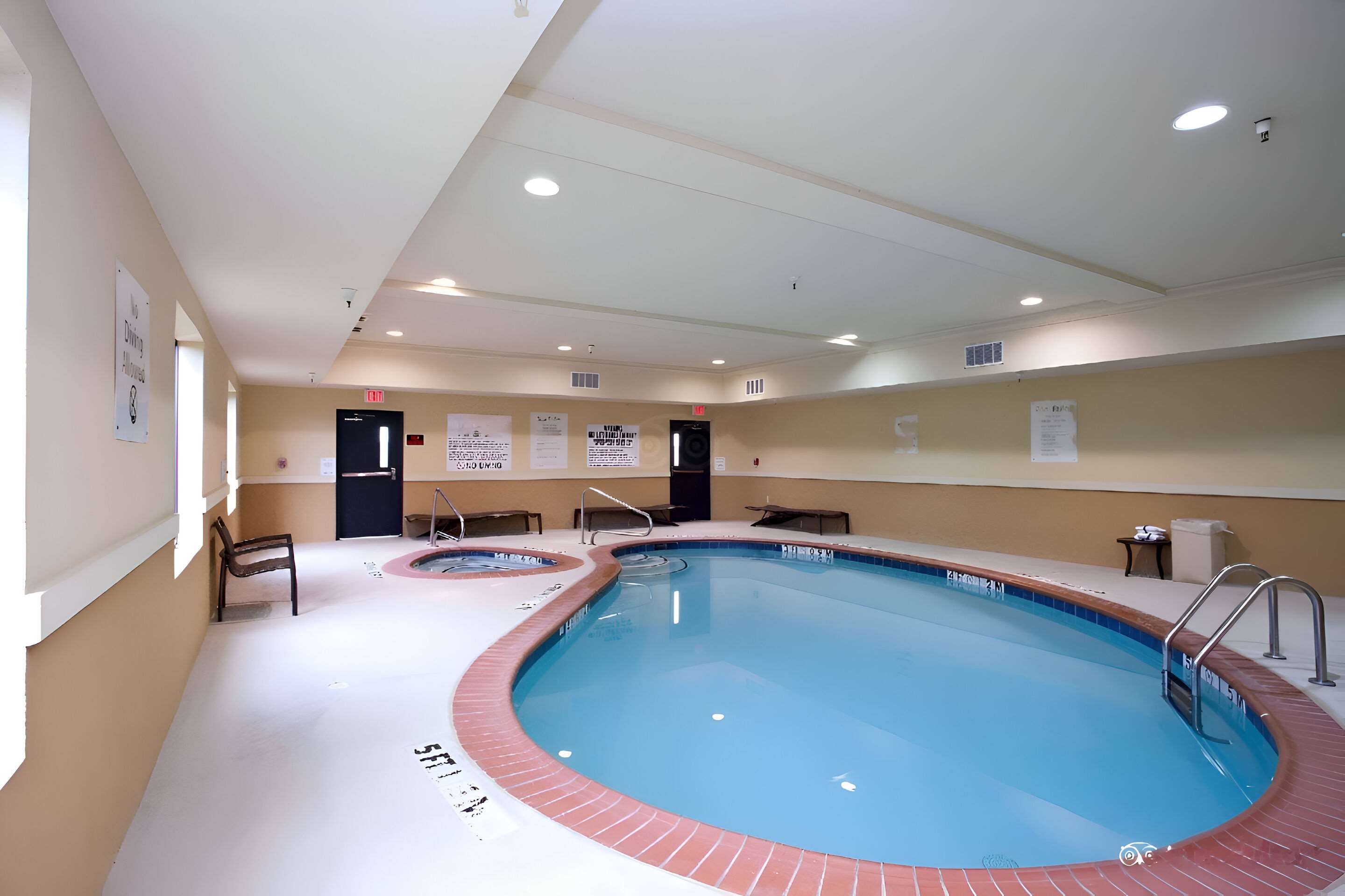 Indoor pool | Comfort Inn & Suites Dallas Medical - Market Center
