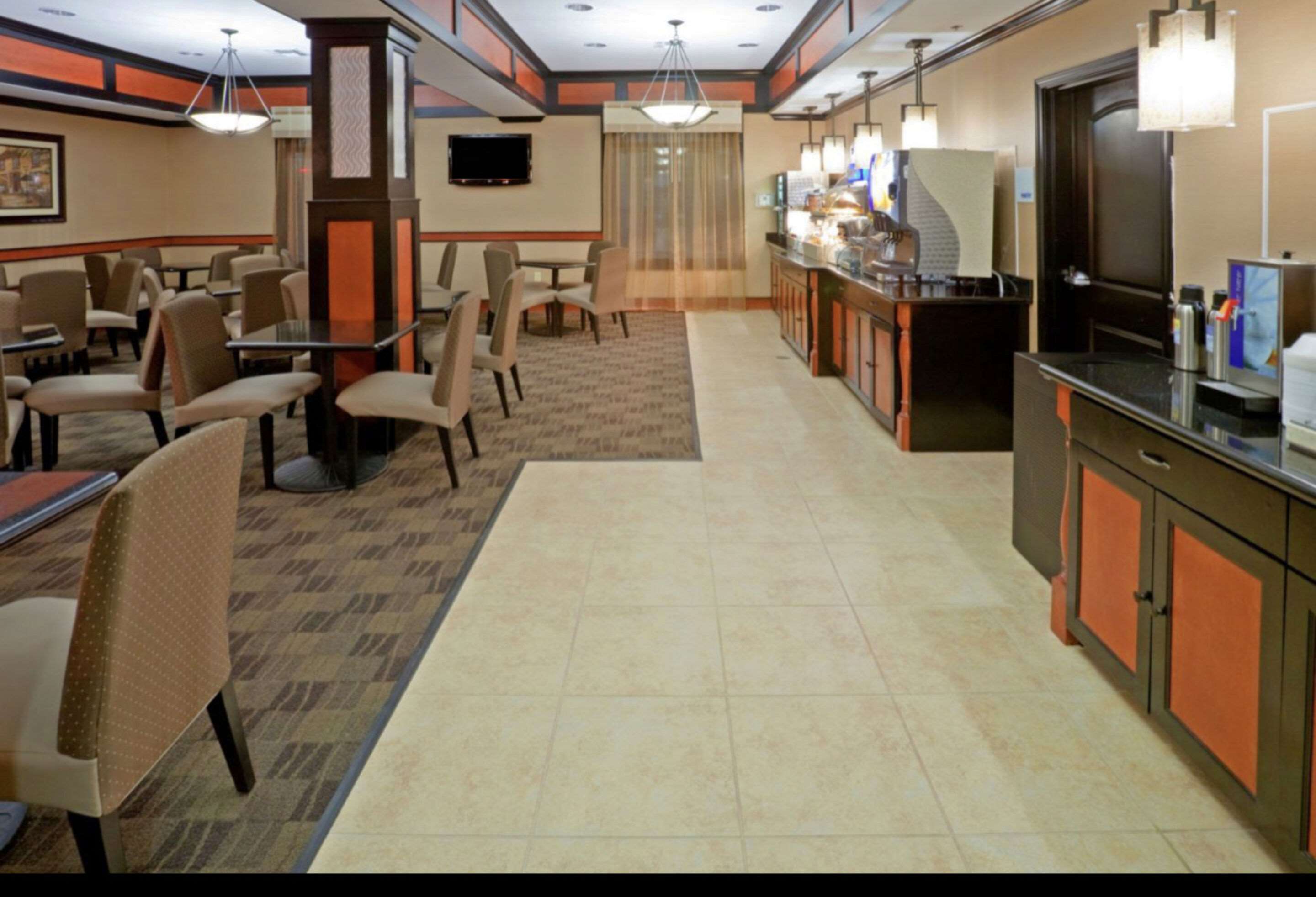 Breakfast area | Comfort Inn & Suites Dallas Medical - Market Center
