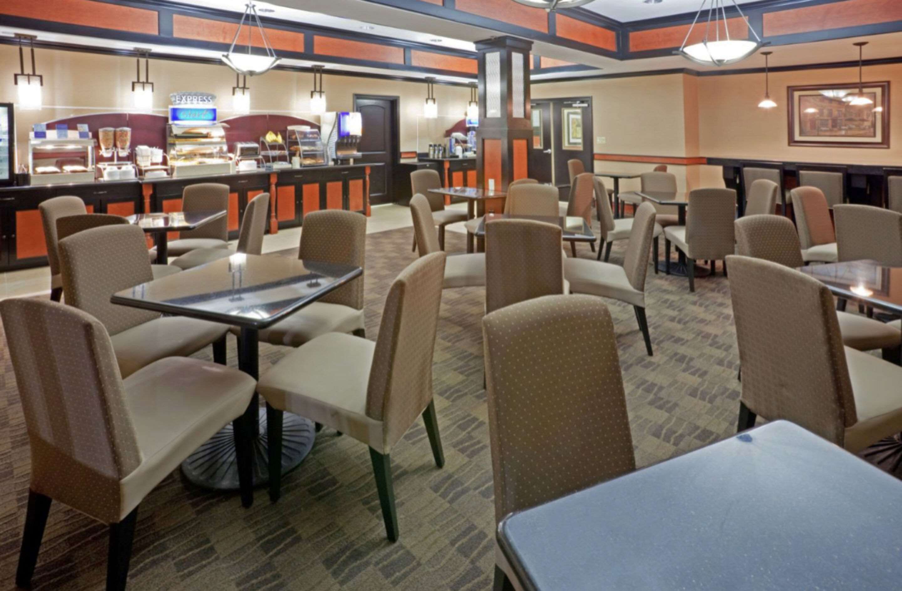 Breakfast area | Comfort Inn & Suites Dallas Medical - Market Center