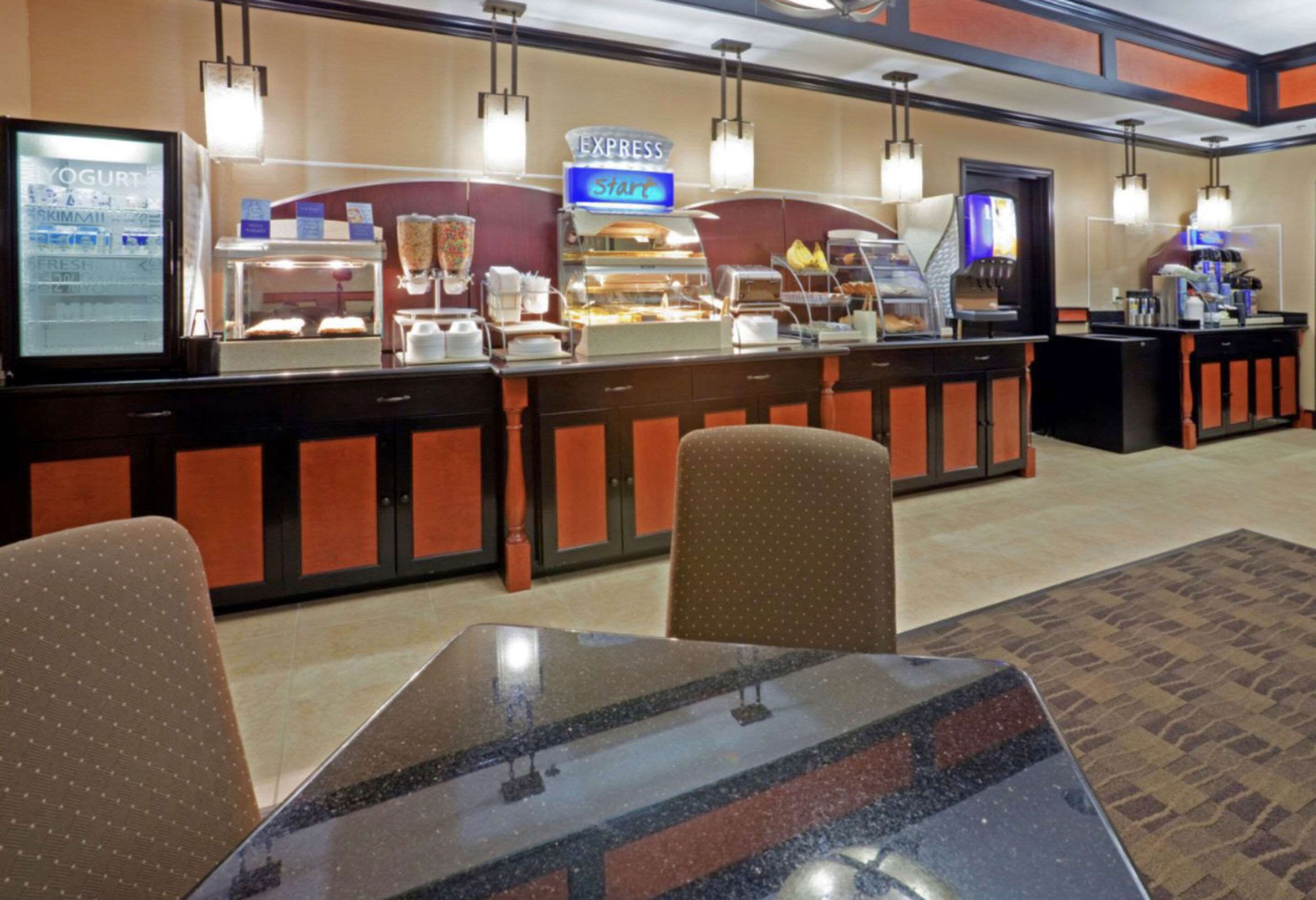 Breakfast area | Comfort Inn & Suites Dallas Medical - Market Center