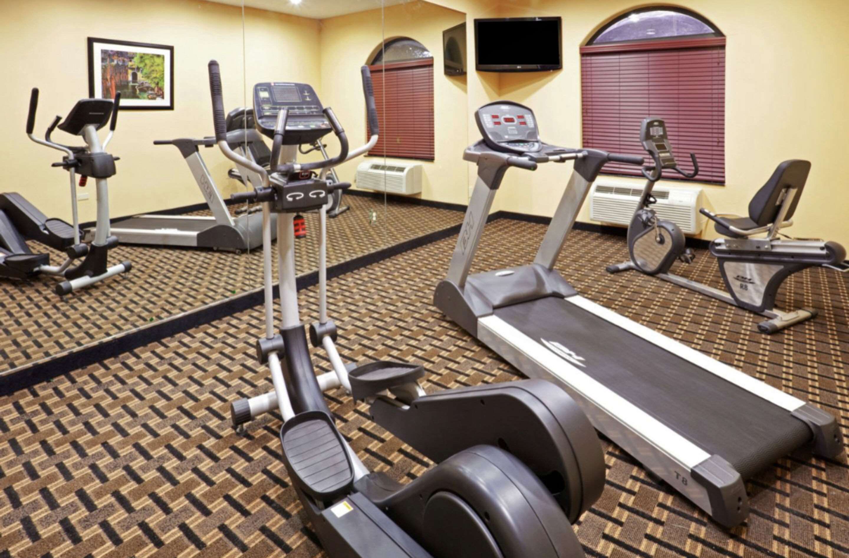 Fitness center | Comfort Inn & Suites Dallas Medical - Market Center
